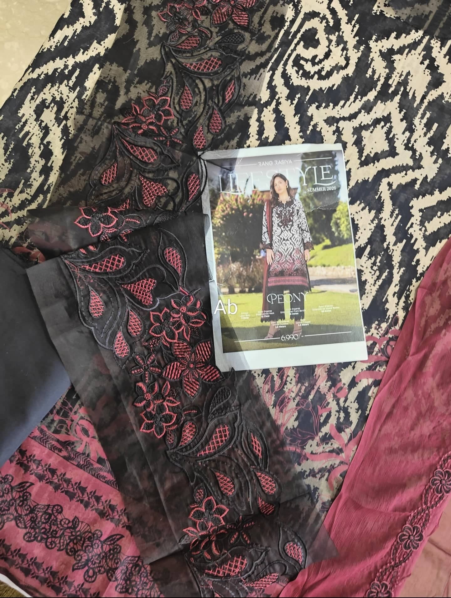 Open Pic/Rang Rasiya Lifestyle 26/Peony/Smoked Black