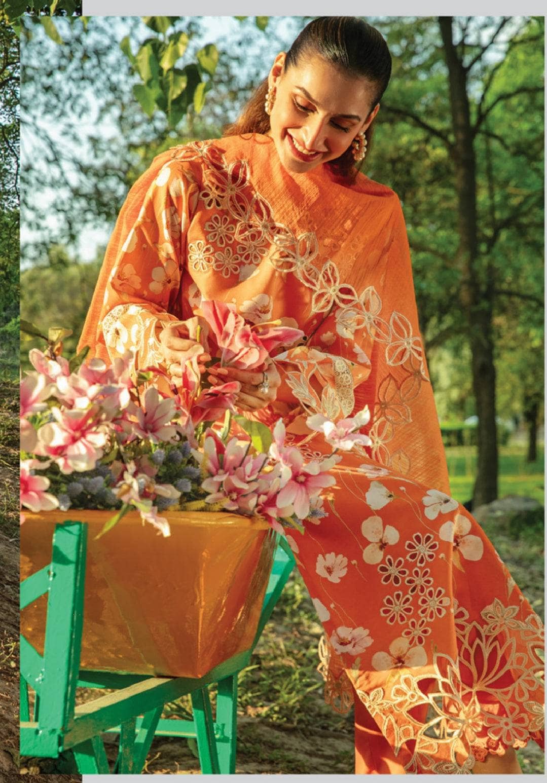 img_rang_rasiya_lawn_carnation_24_awwal_boutique