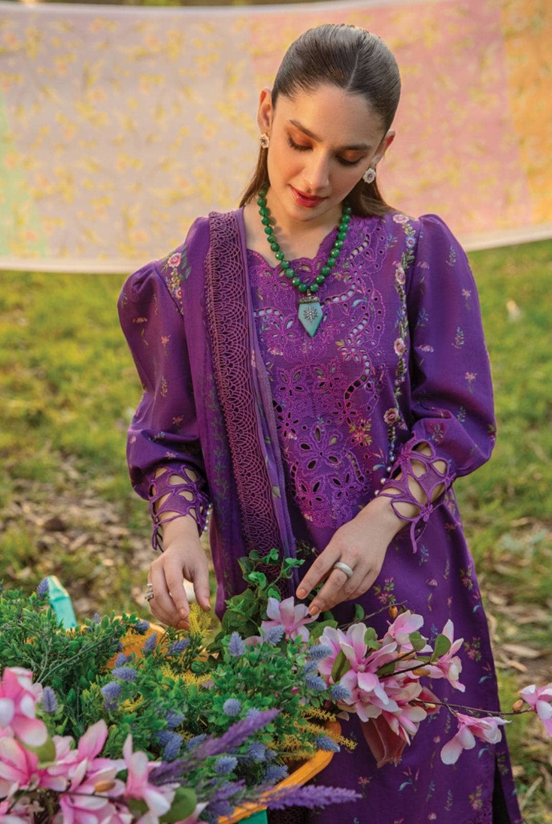 img_rang_rasiya_lawn_carnation_24_awwal_boutique