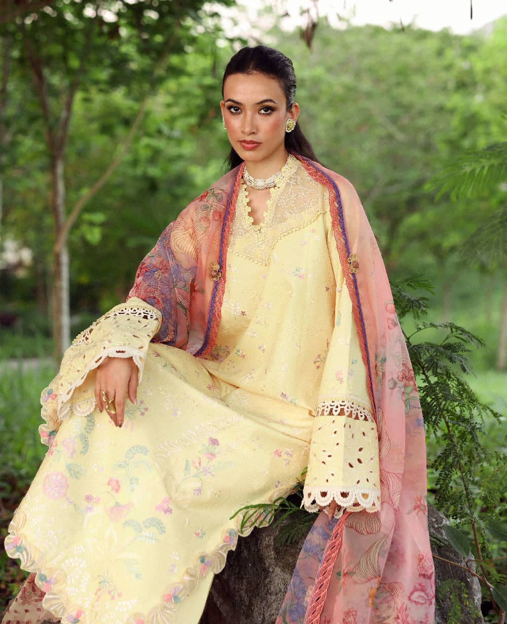 img_republic_womens_wear_lilas_lawn_awwal_boutique