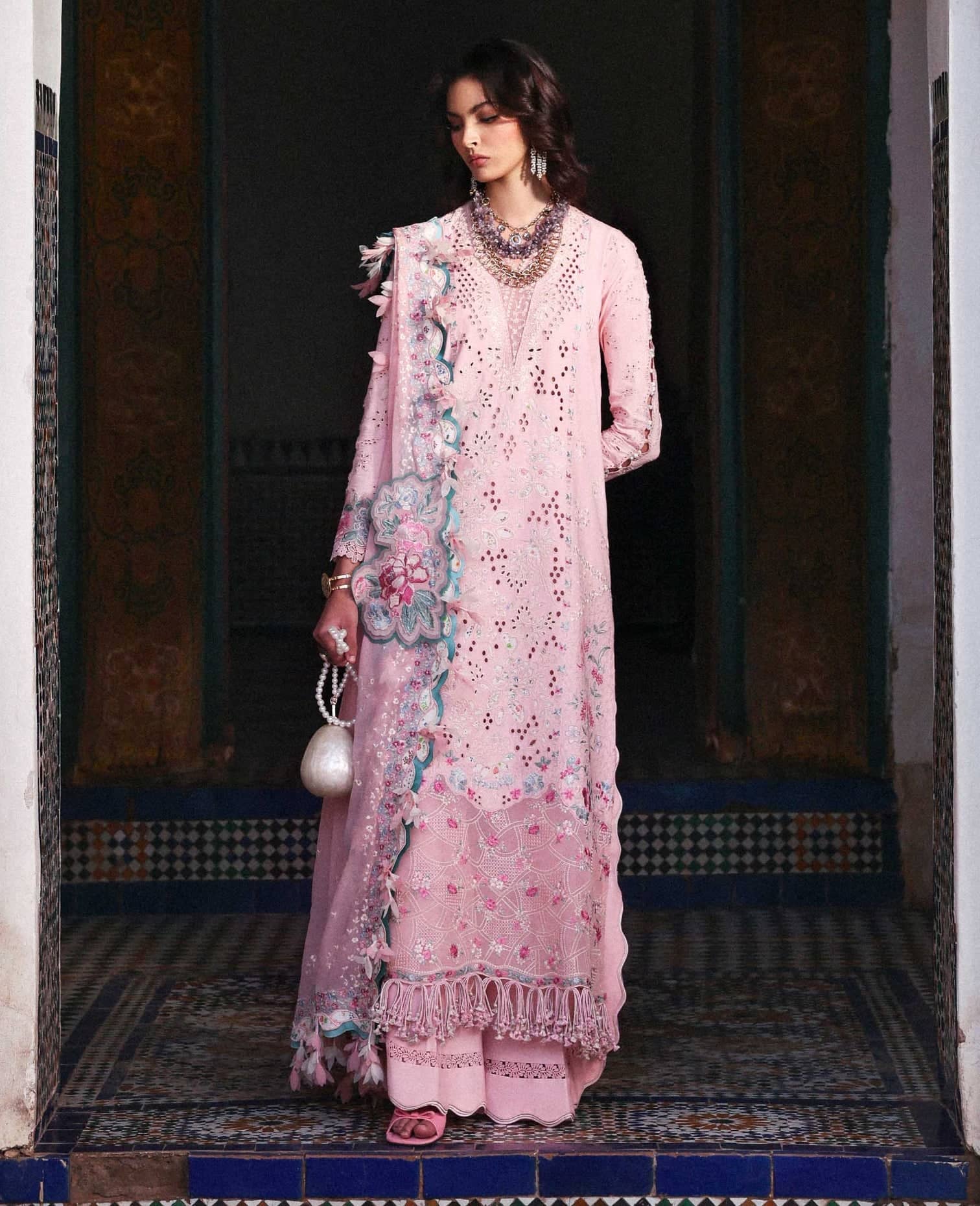 img_republic_womens_wear_reine_awwal_boutique