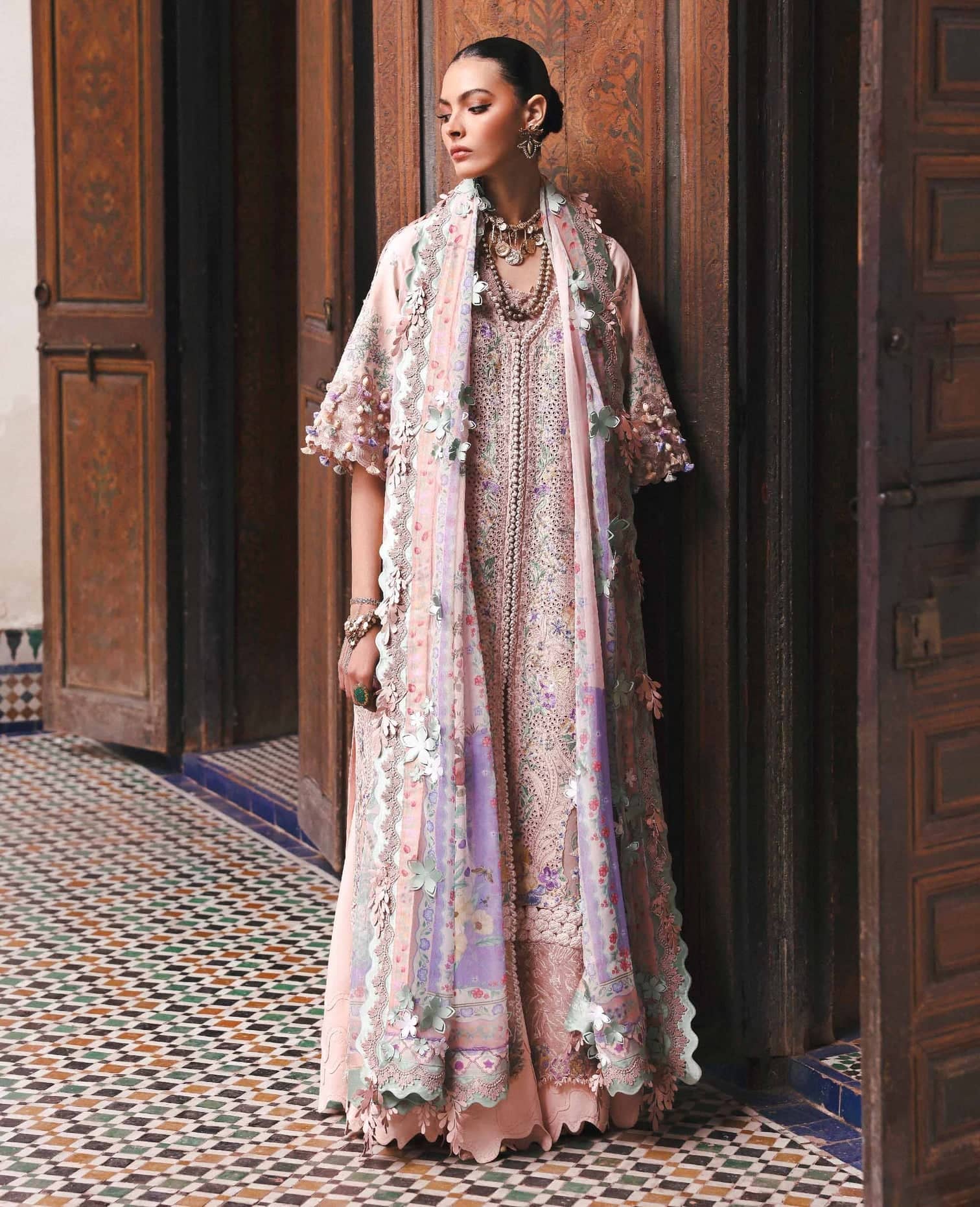 img_republic_womens_wear_reine_awwal_boutique