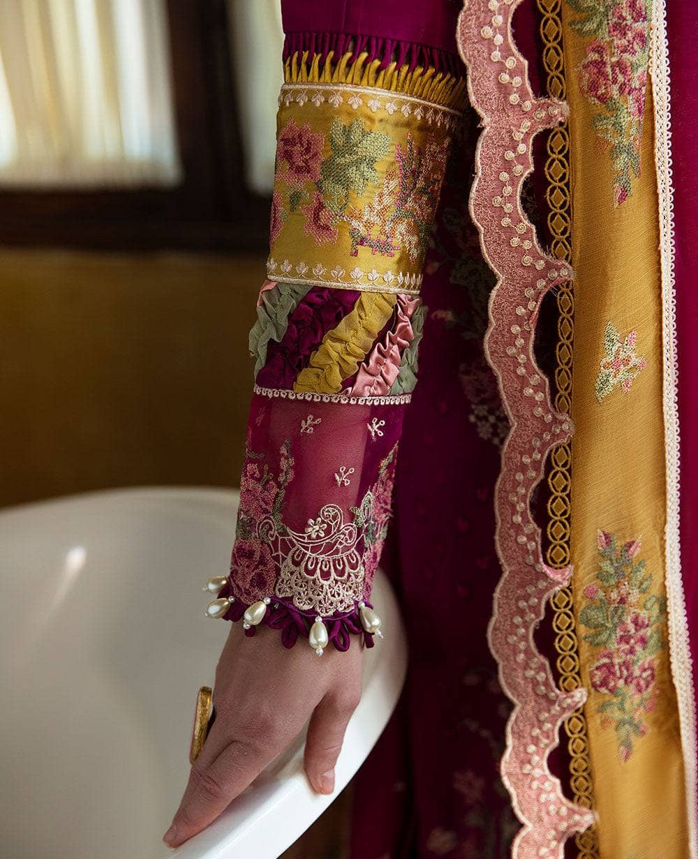 img_republic_womenswear_lawn_24_awwal_boutique