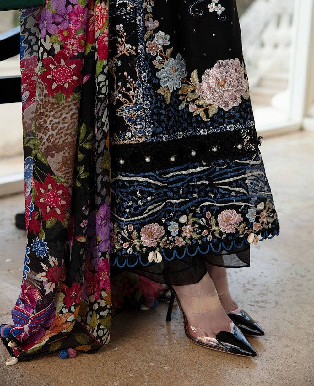 img_republic_womenswear_lawn_24_awwal_boutique
