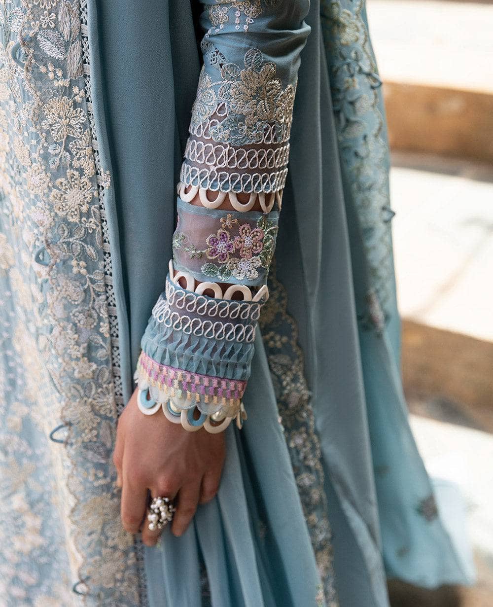 img_republic_womenswear_lawn_24_awwal_boutique