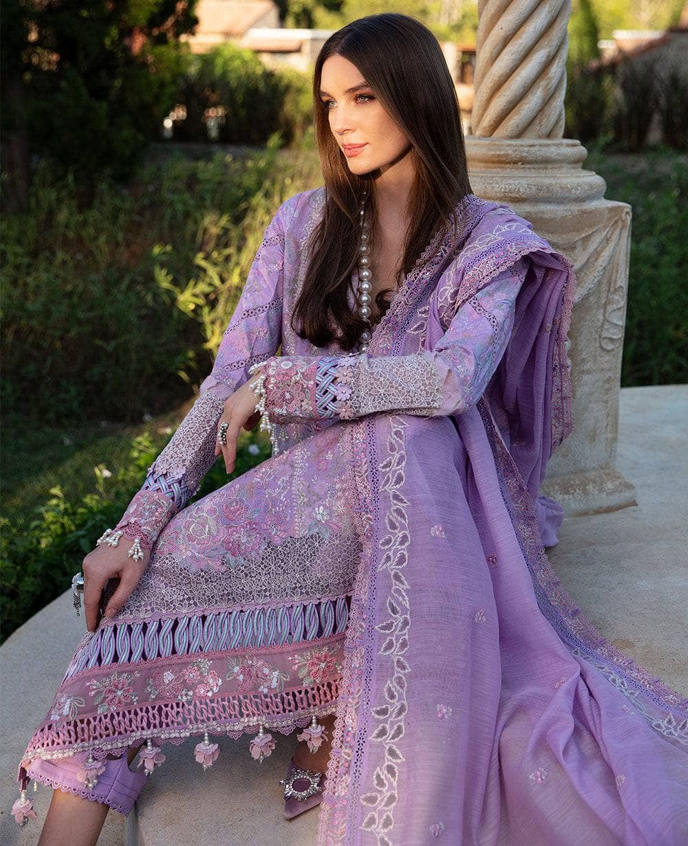 img_republic_womenswear_lawn_24_awwal_boutique