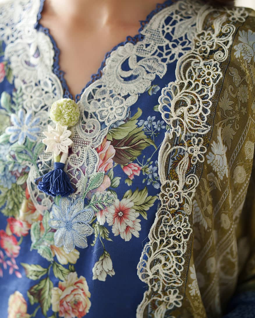 img_roheenaz_whispered_florals_awwal_boutique