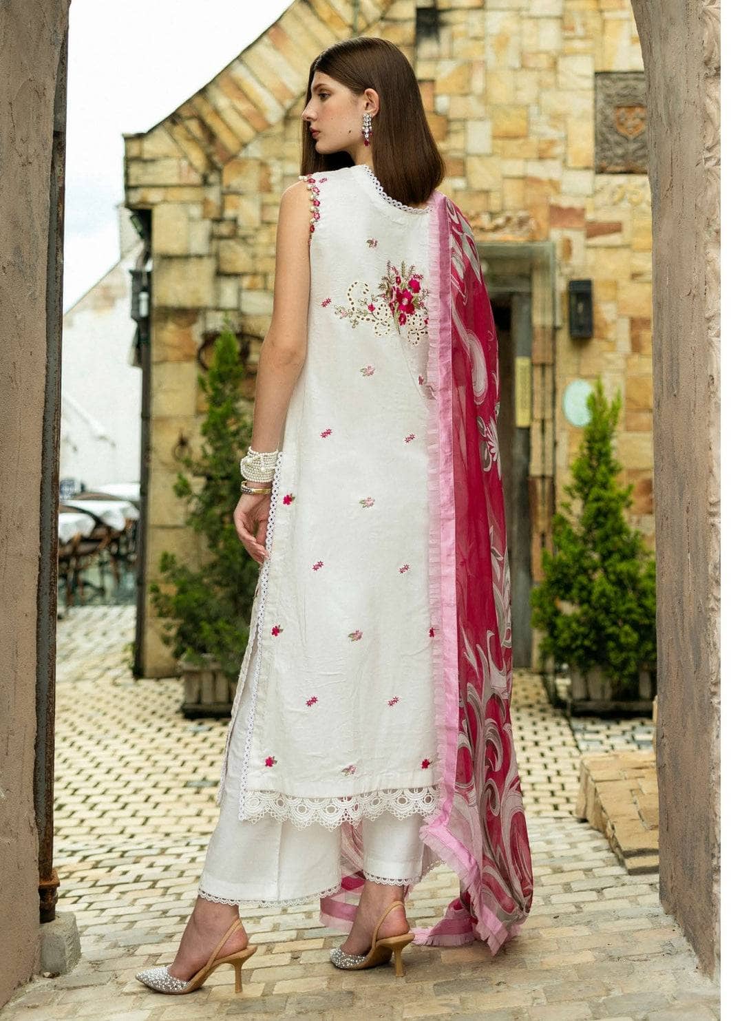 img_roheenaz_lawn_awwal_boutique