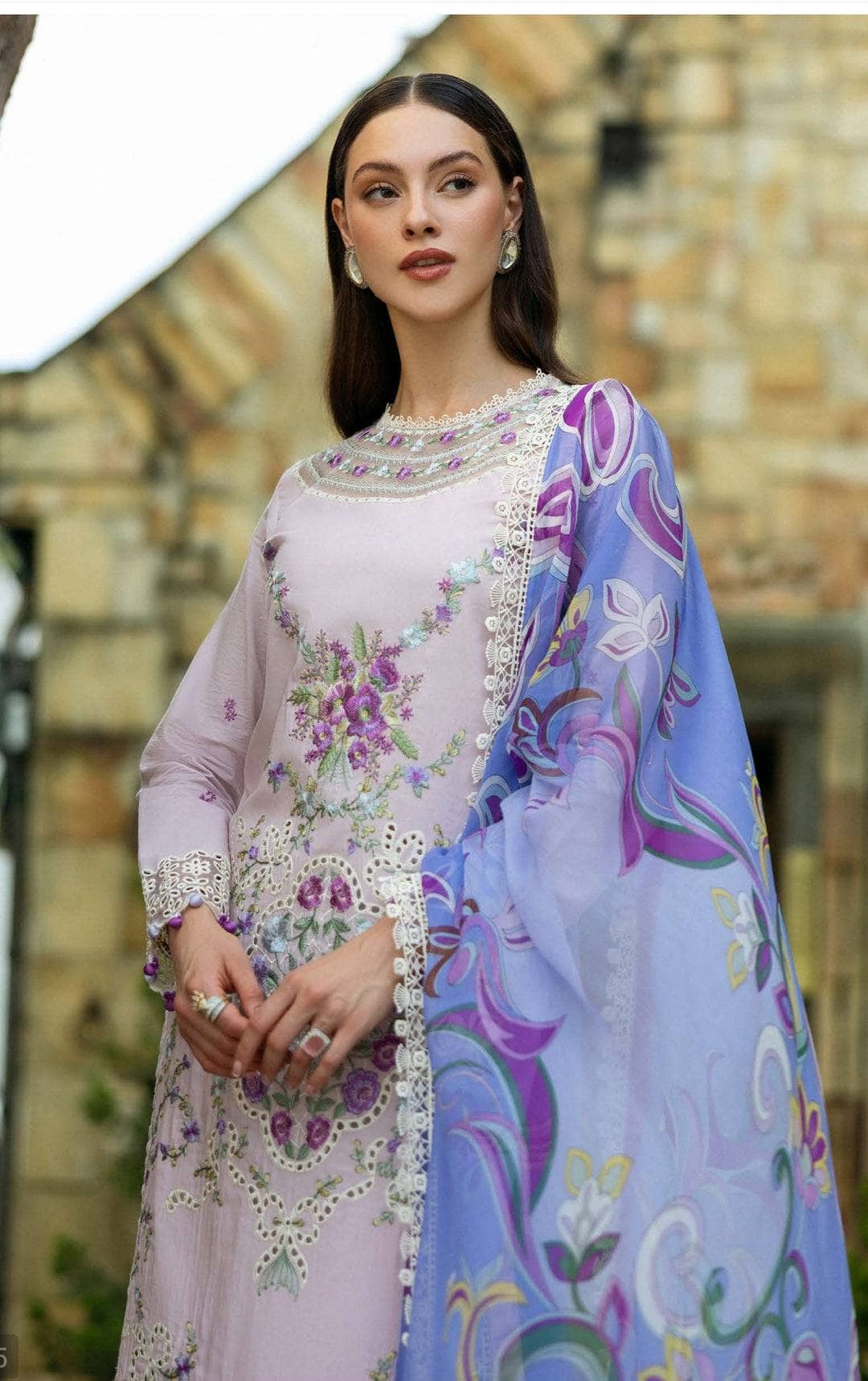 img_roheenaz_lawn_awwal_boutique