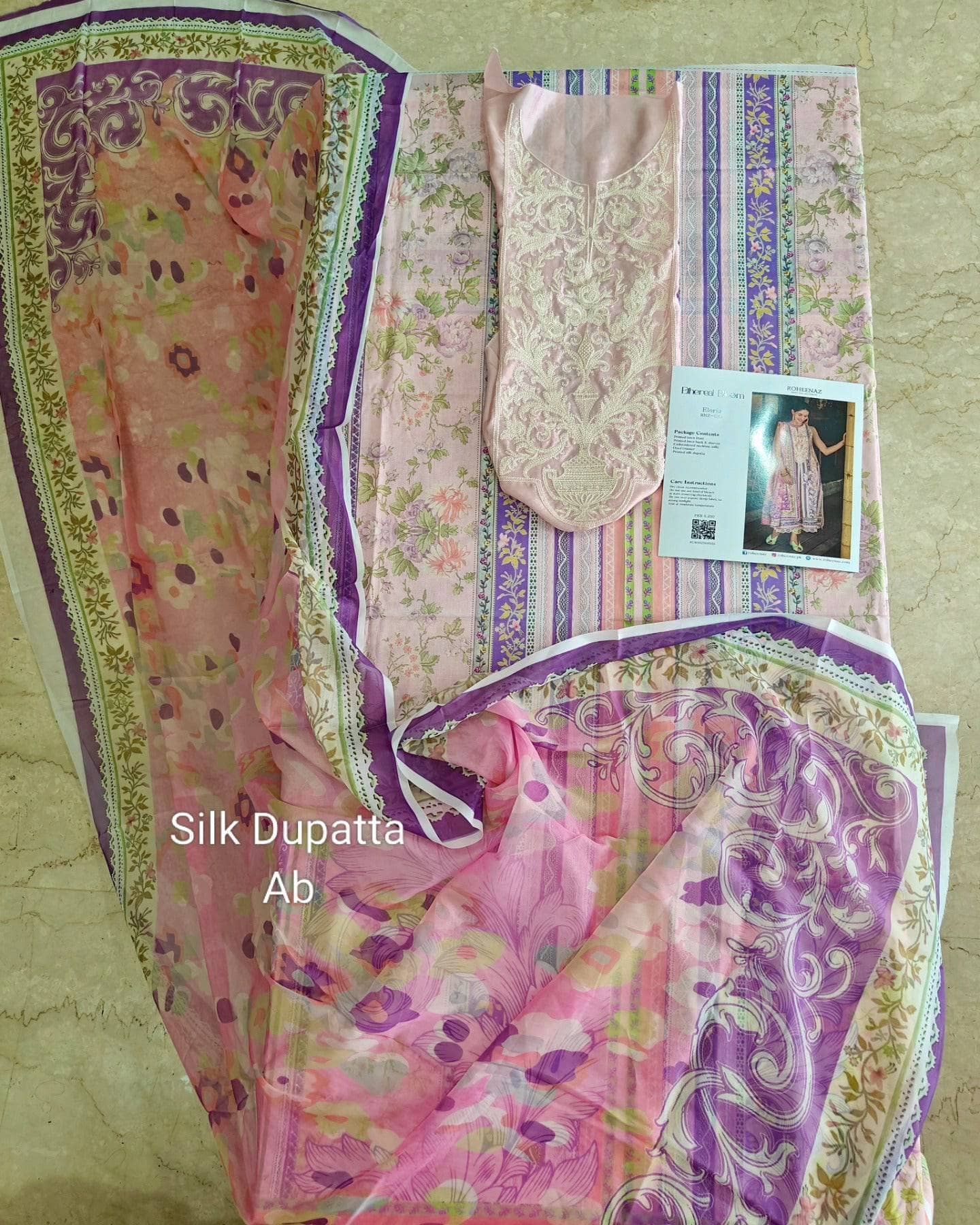 img_roheenaz_lawn_awwal_boutique