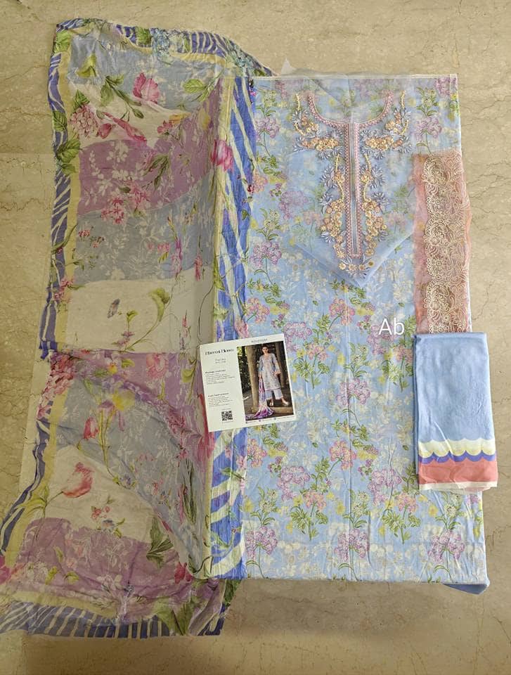 img_roheenaz_lawn_awwal_boutique