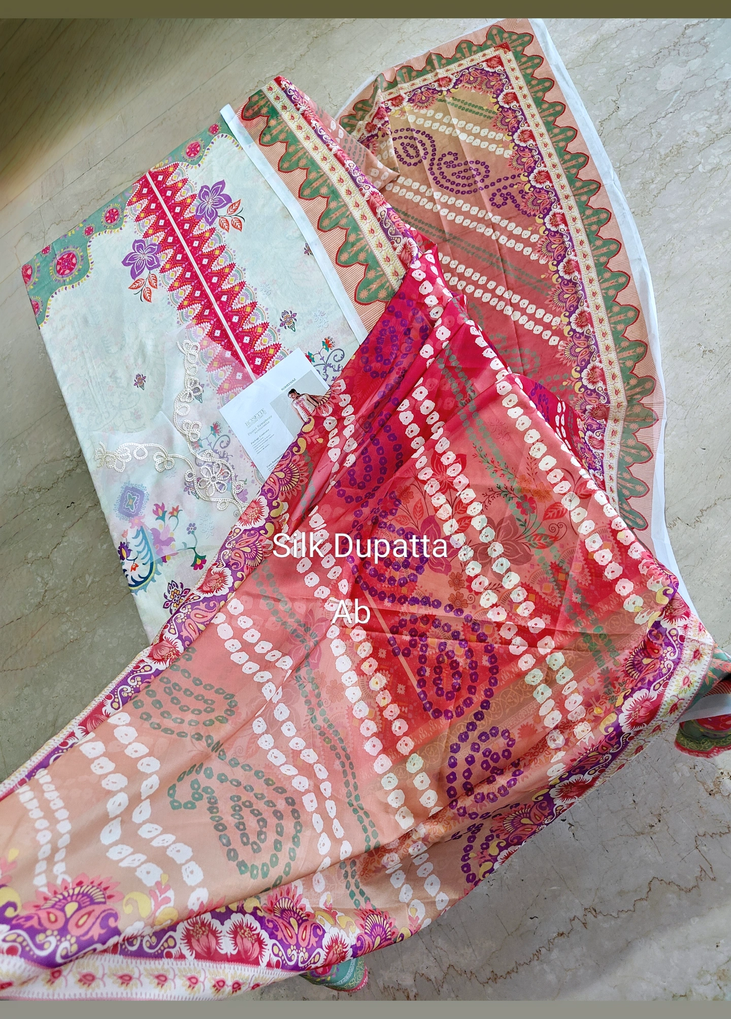 img_roheenaz_lawn_awwal_boutique