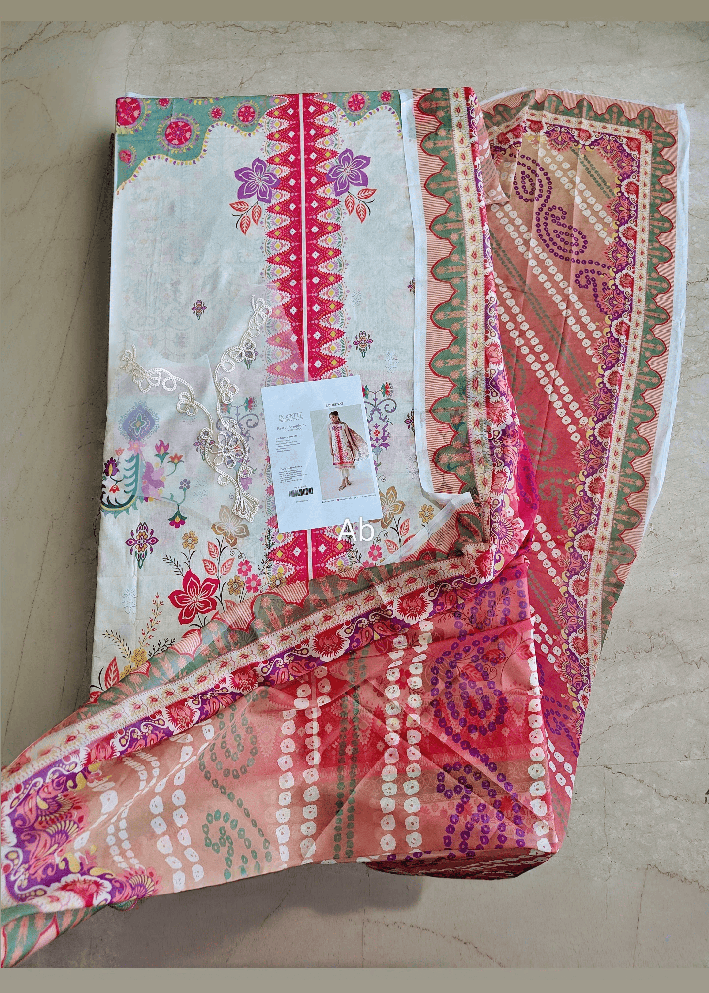 img_roheenaz_lawn_awwal_boutique