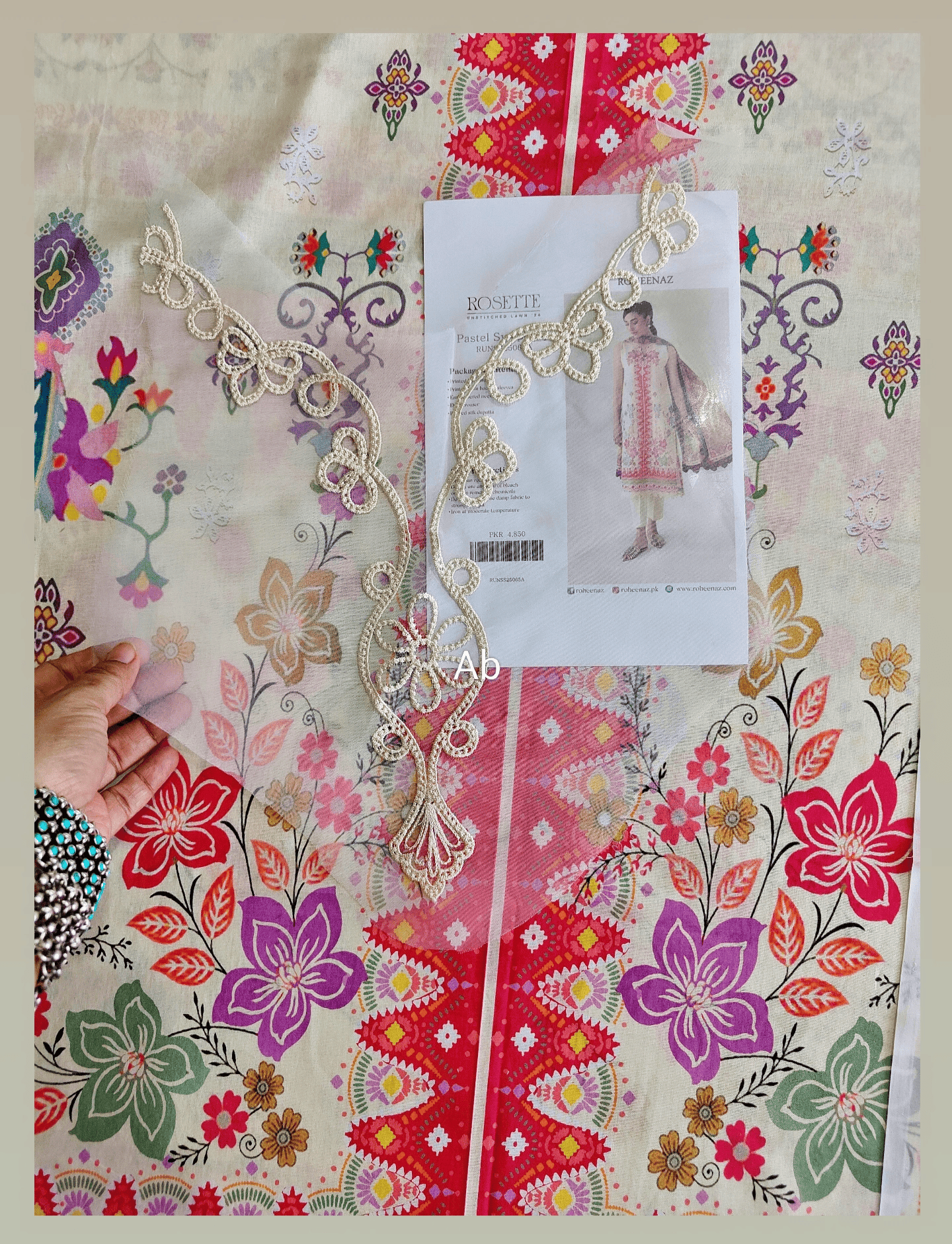 img_roheenaz_lawn_awwal_boutique