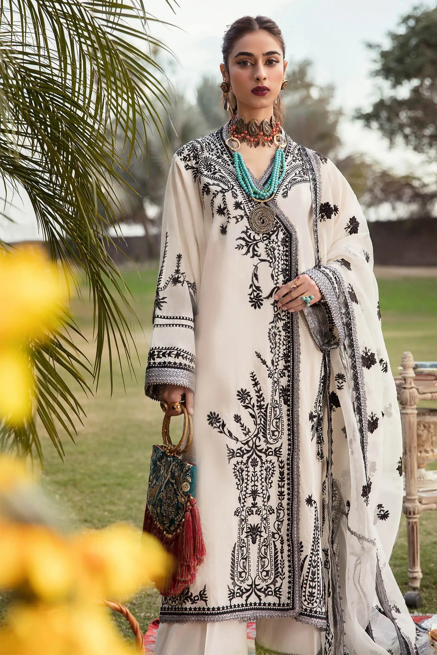 img_nilofer_shahid_lawn_23_awwal_boutique