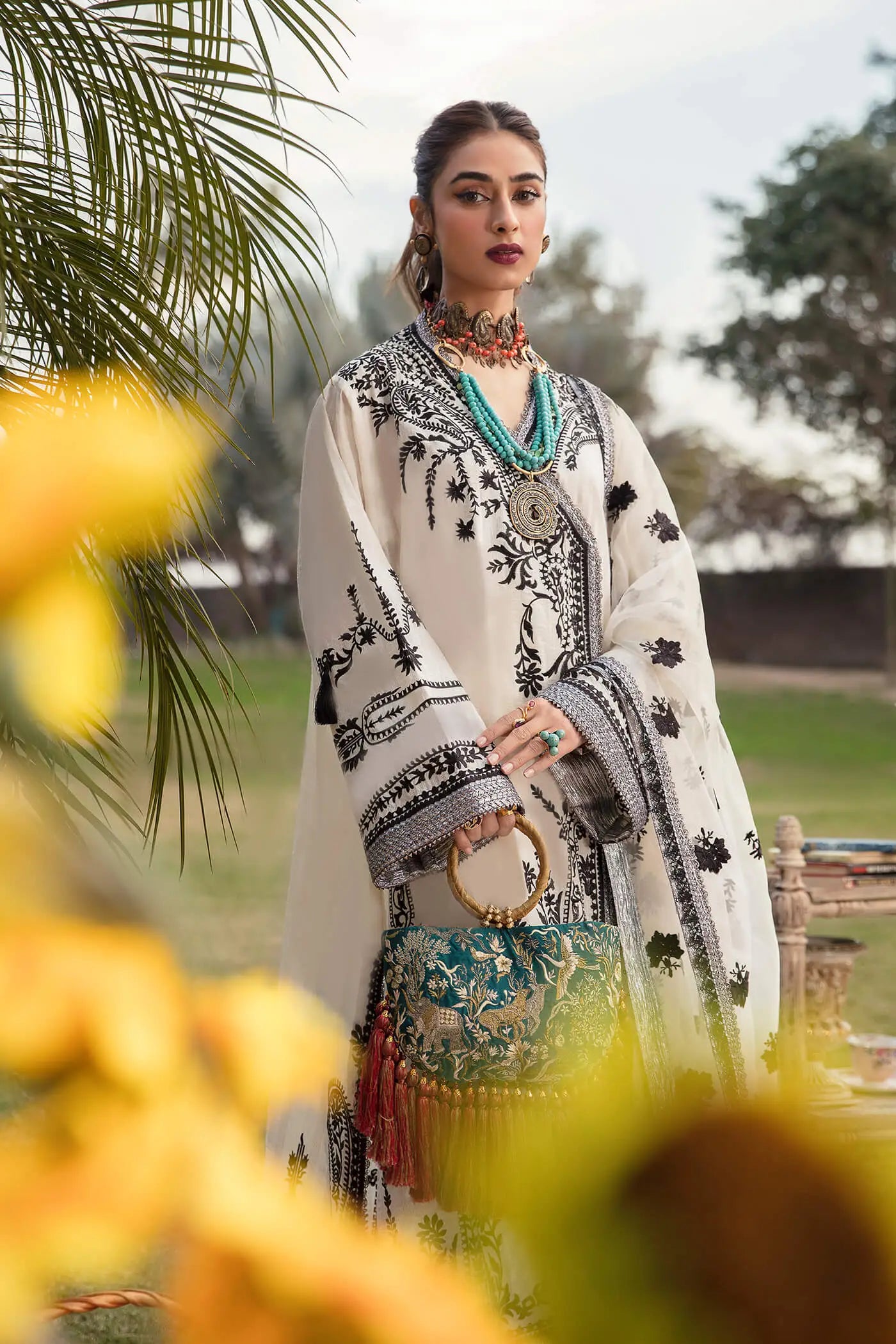 img_nilofer_shahid_lawn_23_awwal_boutique