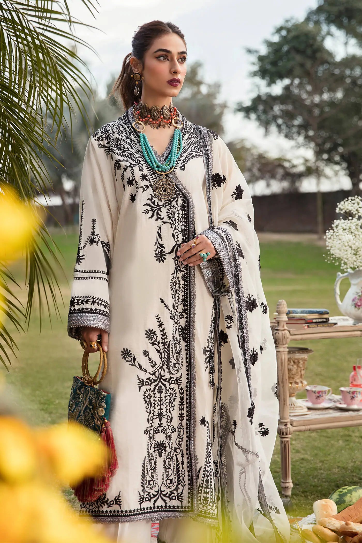 img_nilofer_shahid_lawn_23_awwal_boutique