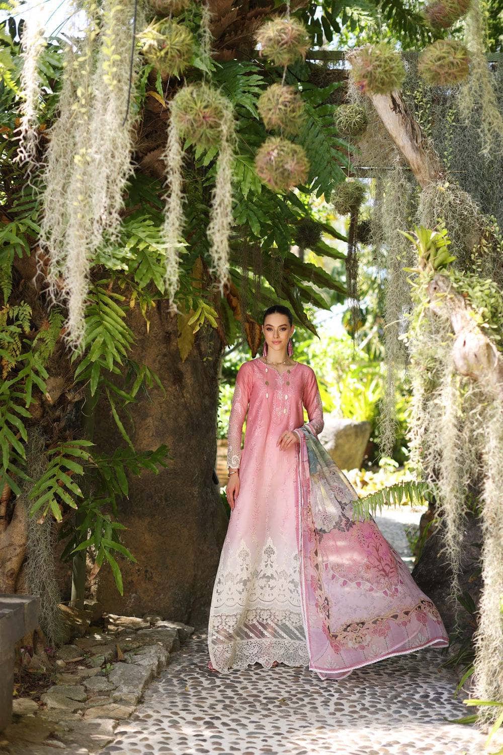 img_saadia_asad_noor_chikankari_lawn_awwal_boutique