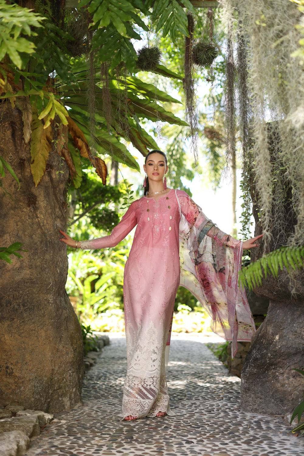 img_saadia_asad_noor_chikankari_lawn_awwal_boutique
