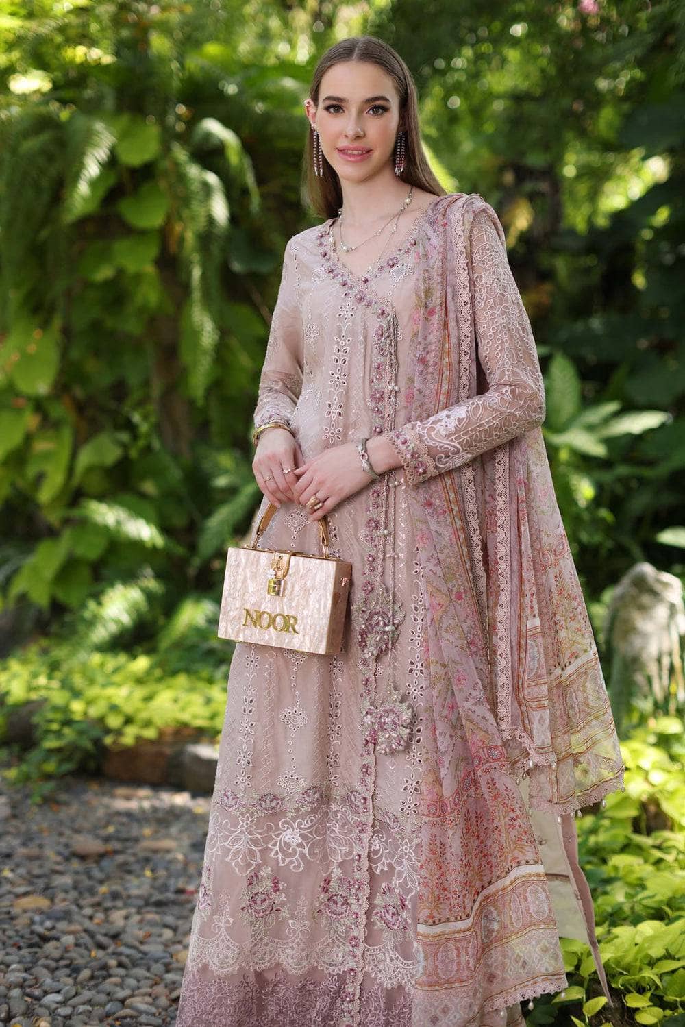 img_saadia_asad_noor_chikankari_lawn_awwal_boutique