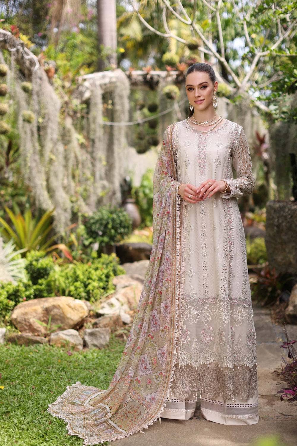 img_saadia_asad_noor_chikankari_lawn_awwal_boutique