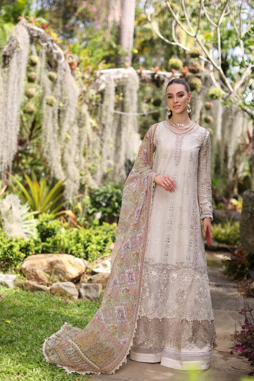 img_saadia_asad_noor_chikankari_lawn_awwal_boutique