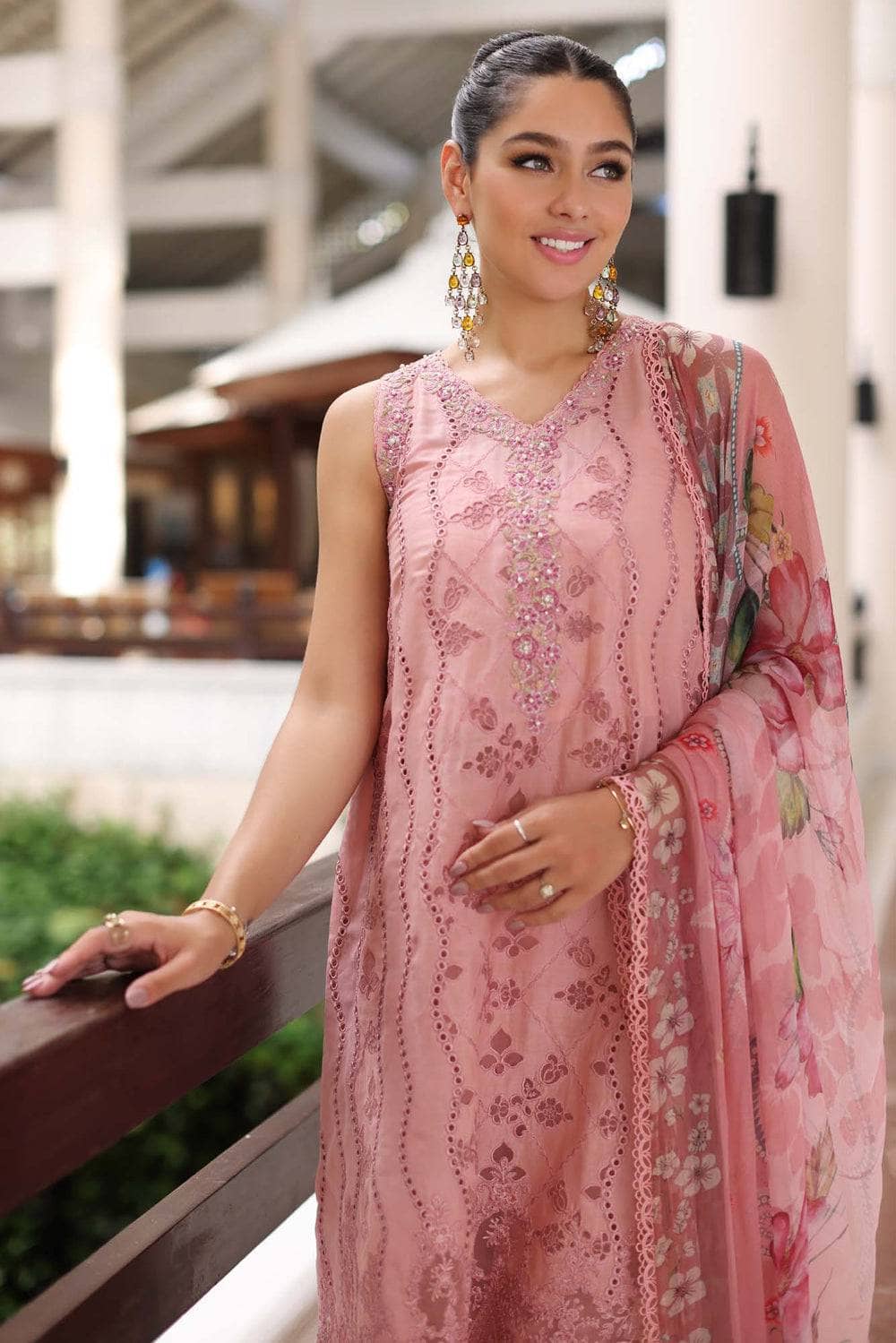 img_saadia_asad_noor_chikankari_lawn_awwal_boutique