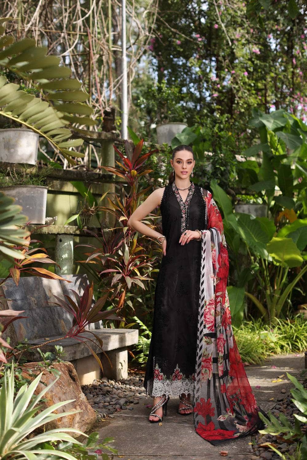 img_saadia_asad_noor_chikankari_lawn_awwal_boutique