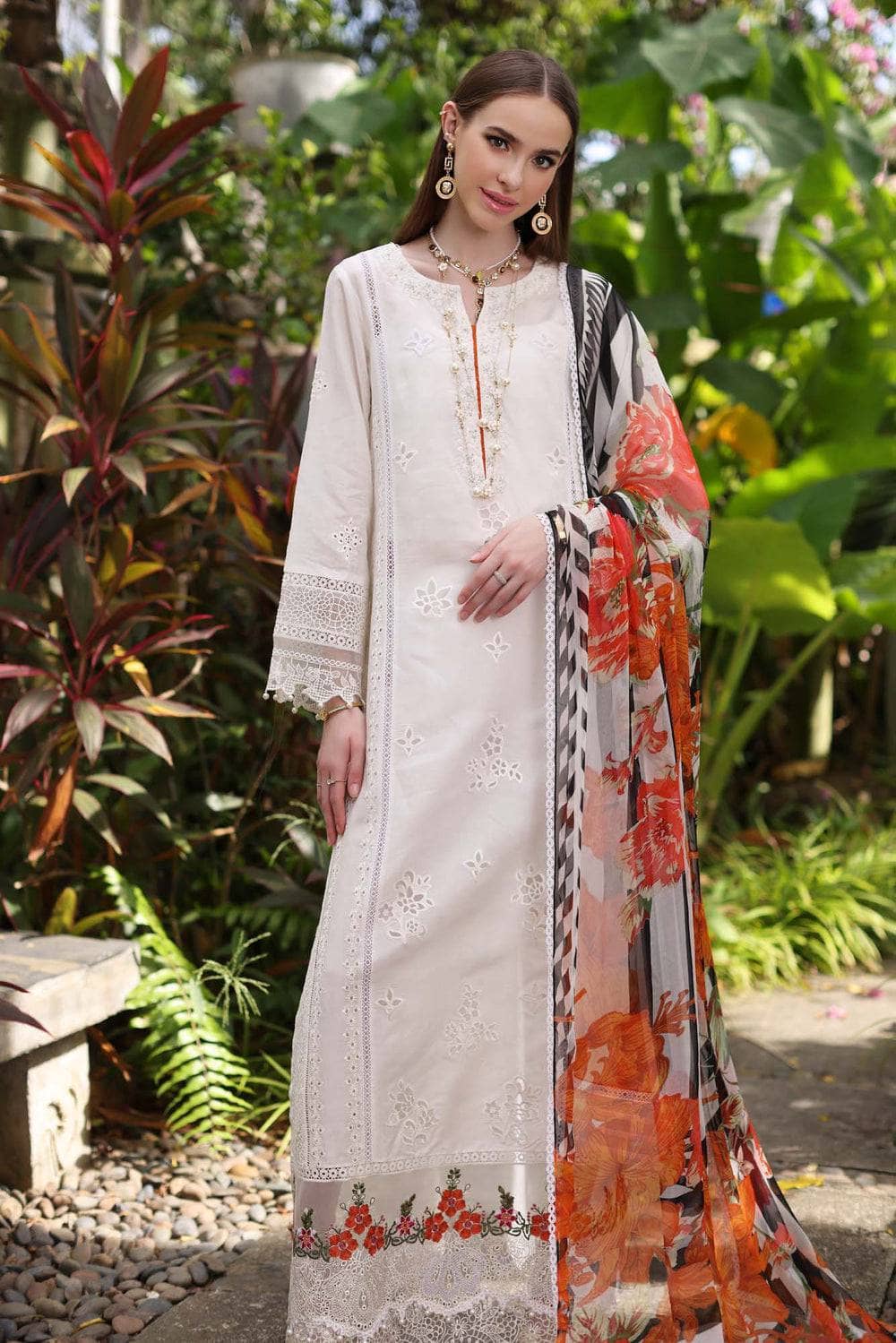 img_saadia_asad_noor_chikankari_lawn_awwal_boutique
