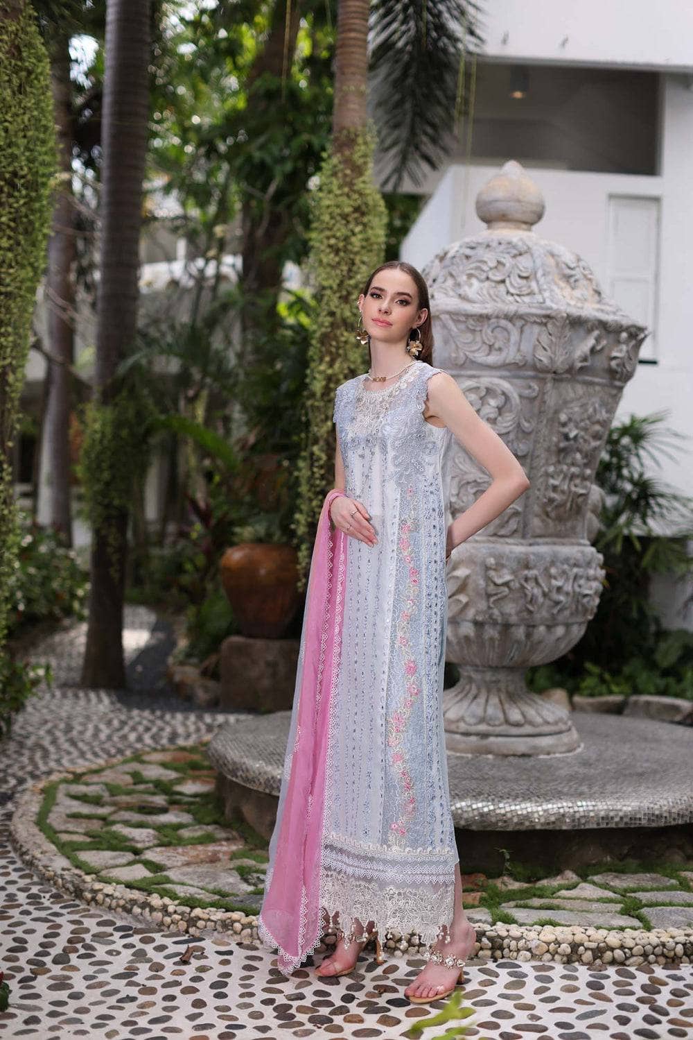 img_saadia_asad_chikankari_lawn_24_awwal_boutique