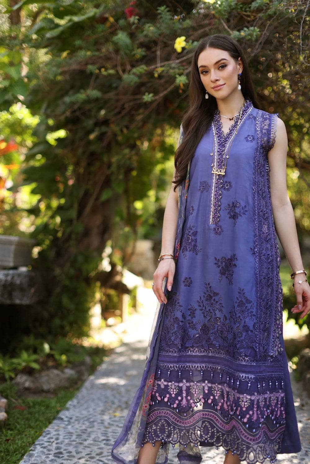img_saadia_asad_chikankari_lawn_24_awwal_boutique