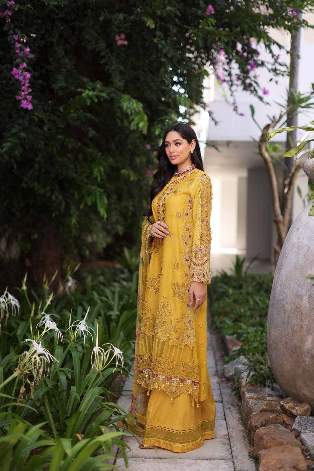 img_saadia_asad_chikankari_lawn_24_awwal_boutique