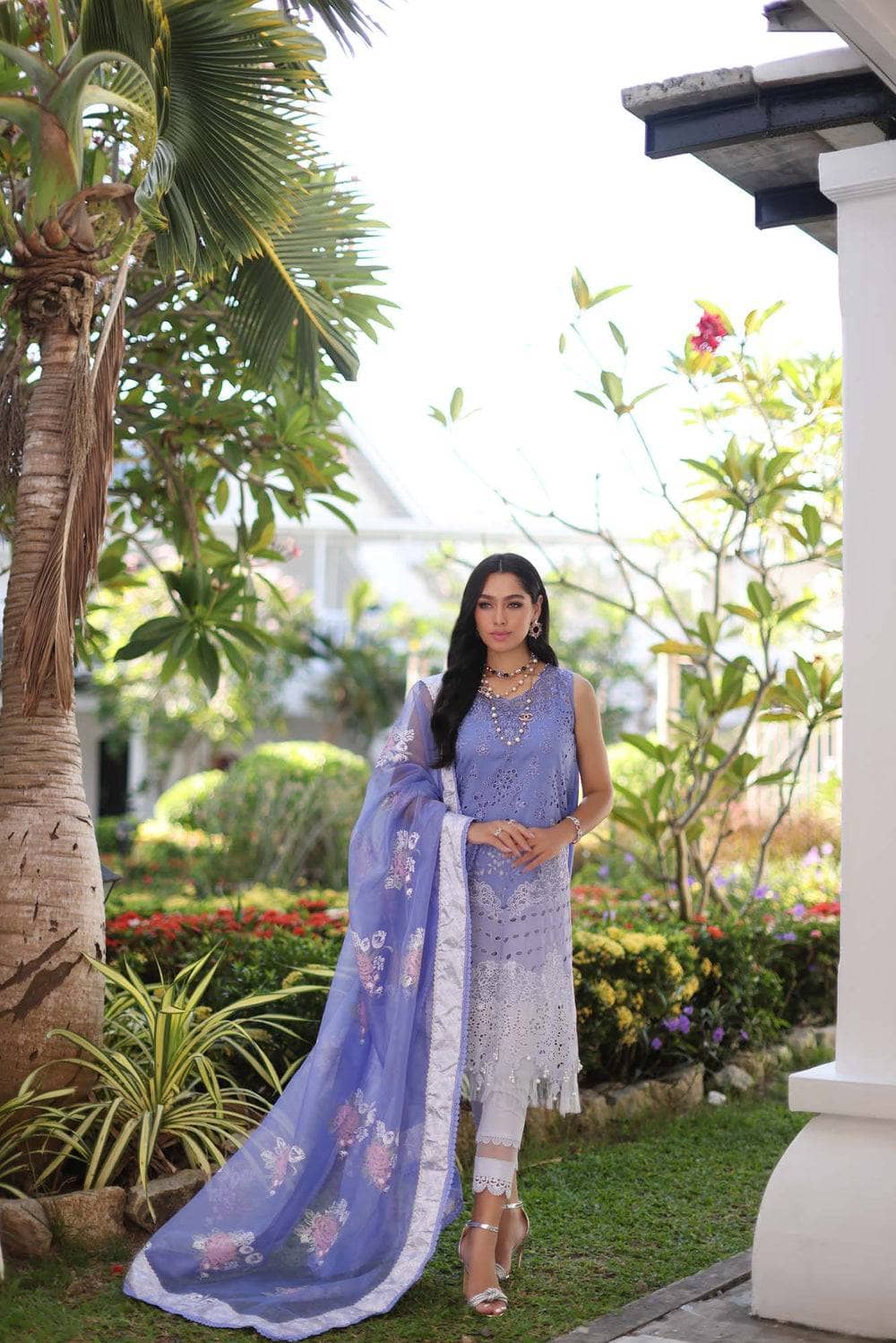 img_saadia_asad_chikankari_lawn_24_awwal_boutique