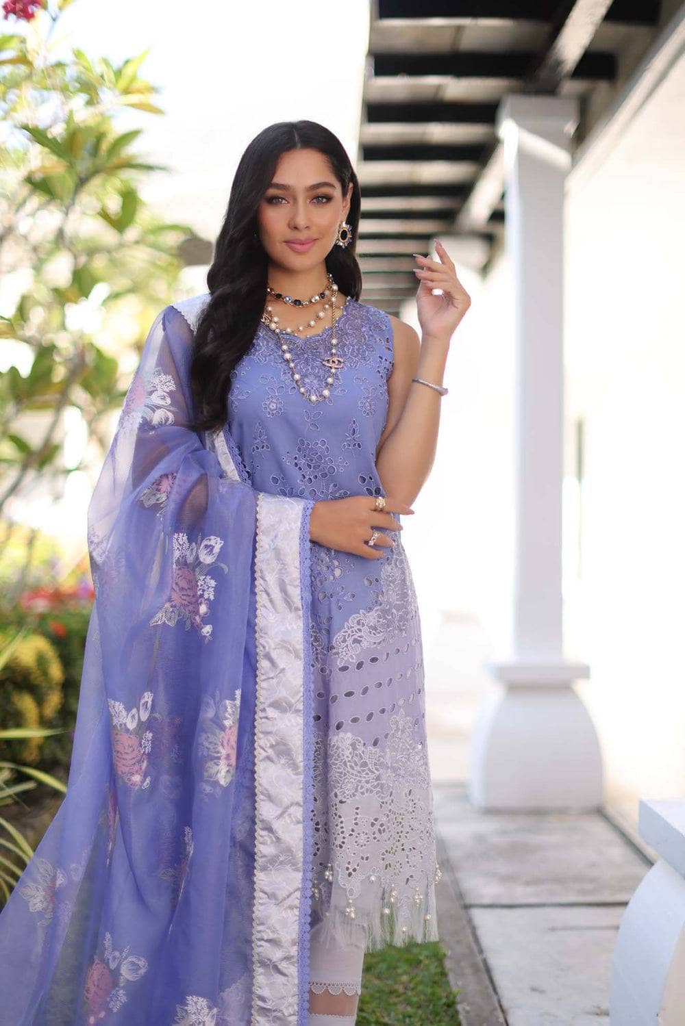 img_saadia_asad_chikankari_lawn_24_awwal_boutique