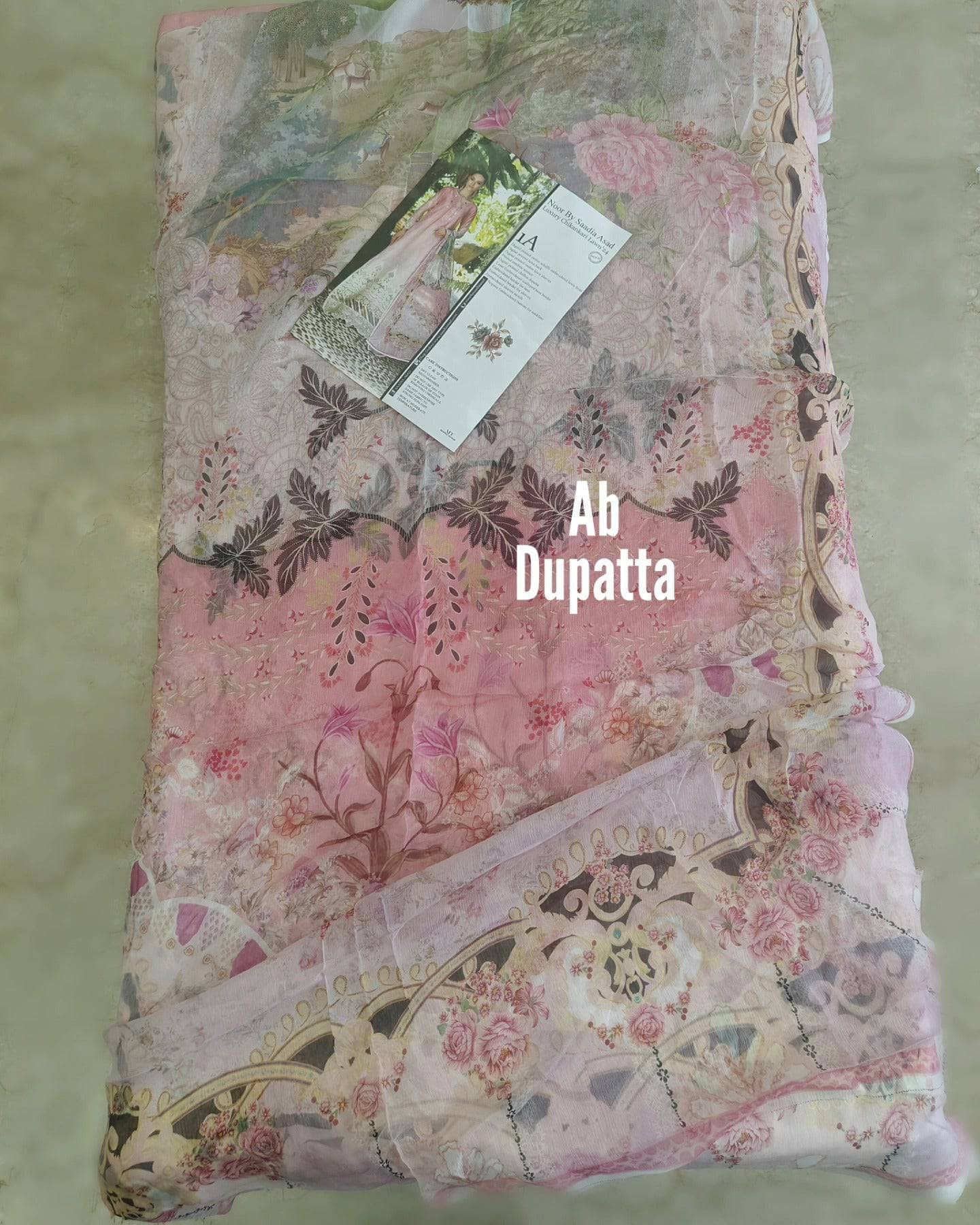 img_saadia_asad_chikankari_awwal-boutique