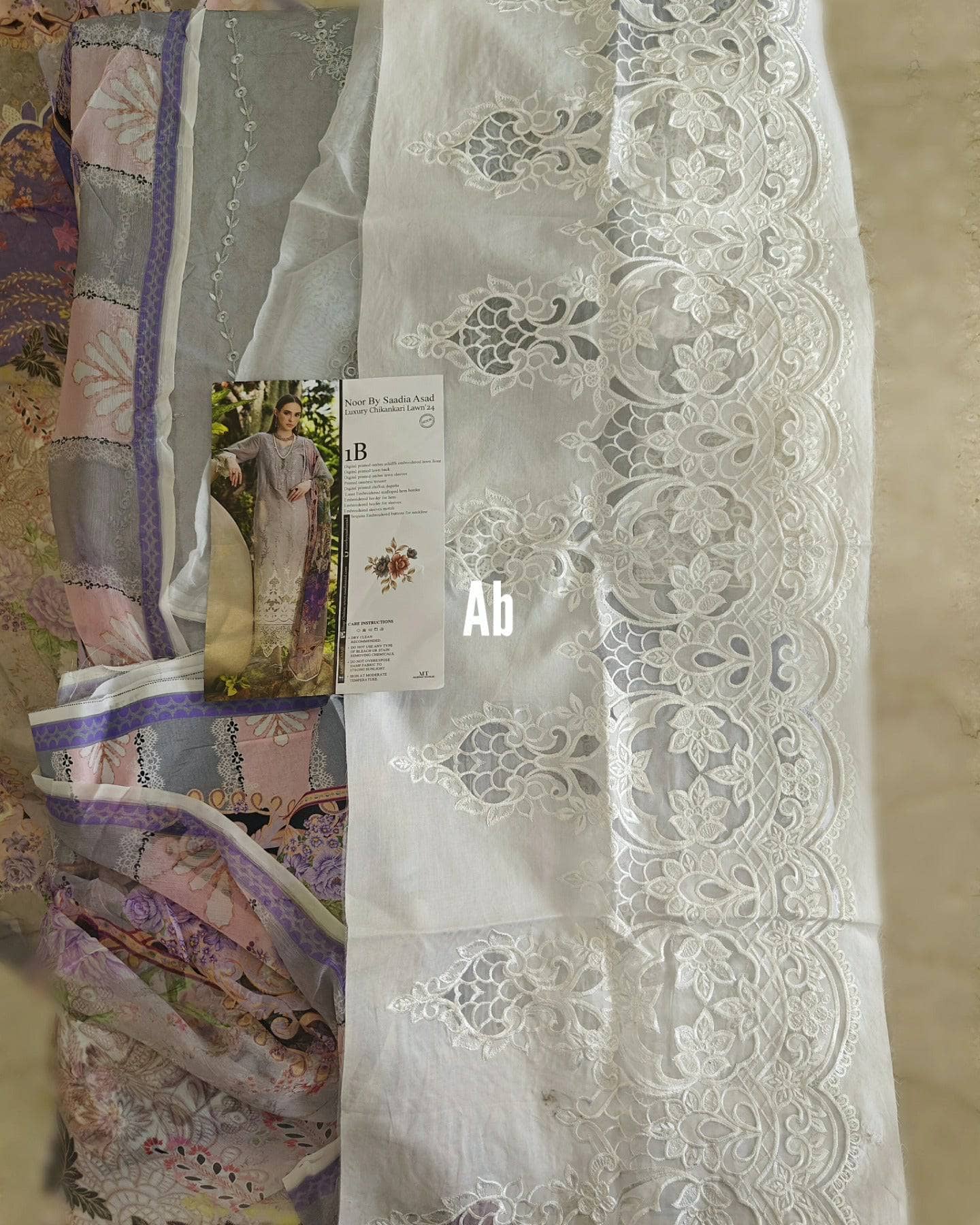 img_saadia_asad_chikankari_awwal-boutique