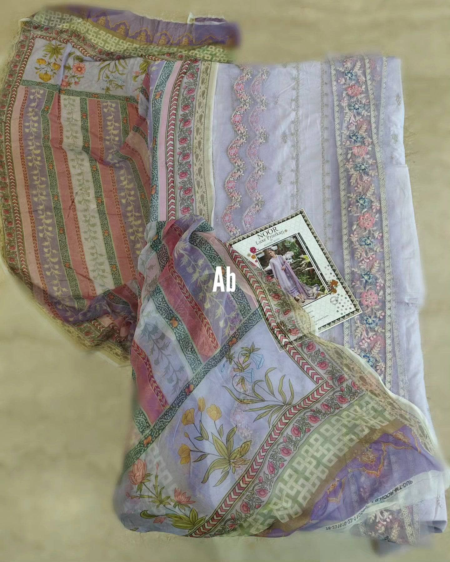 img_saadia_asad_chikankari_lawn_awwal_boutique