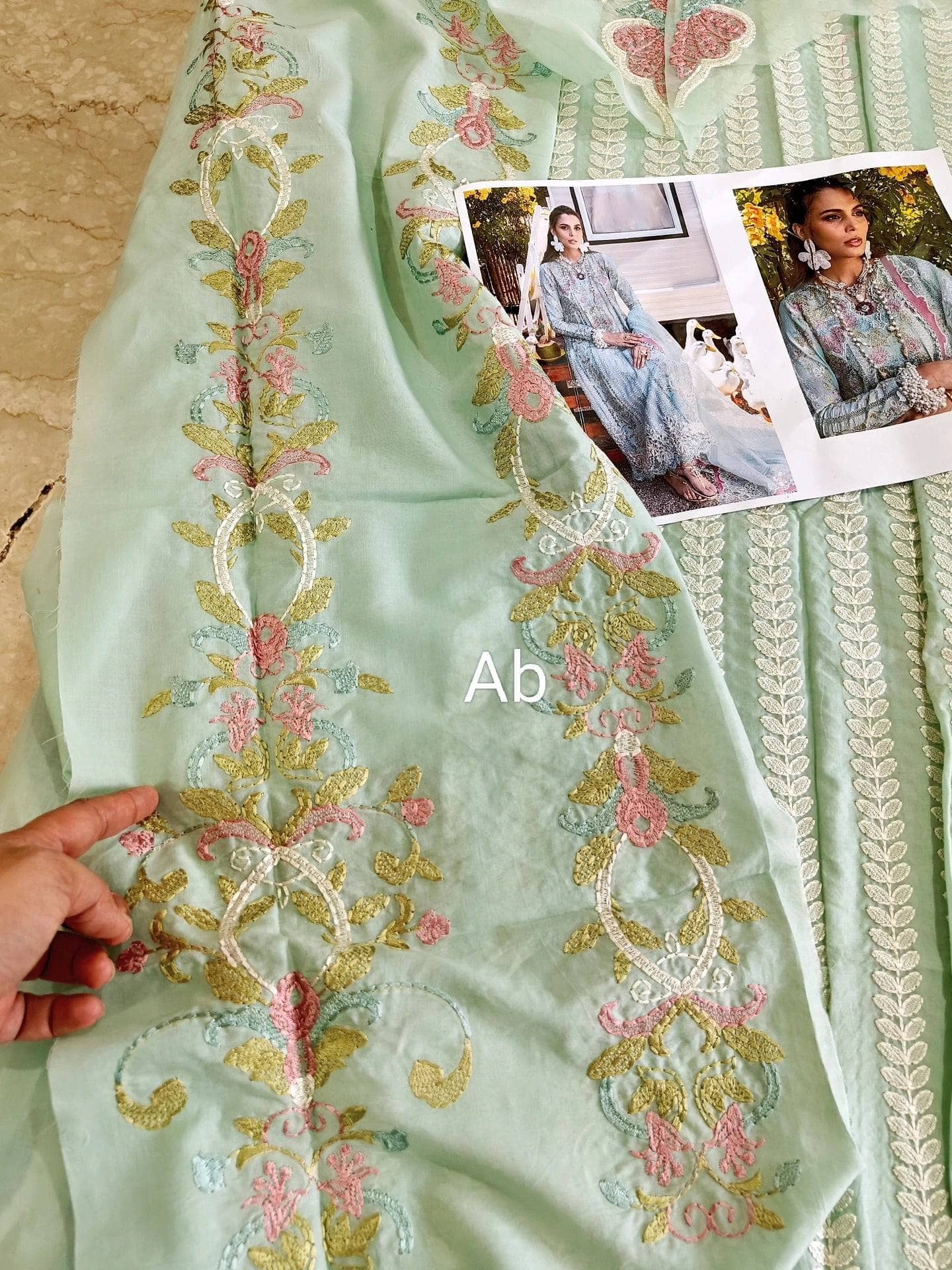 img_saira_shakira_lawn_awwal_boutique