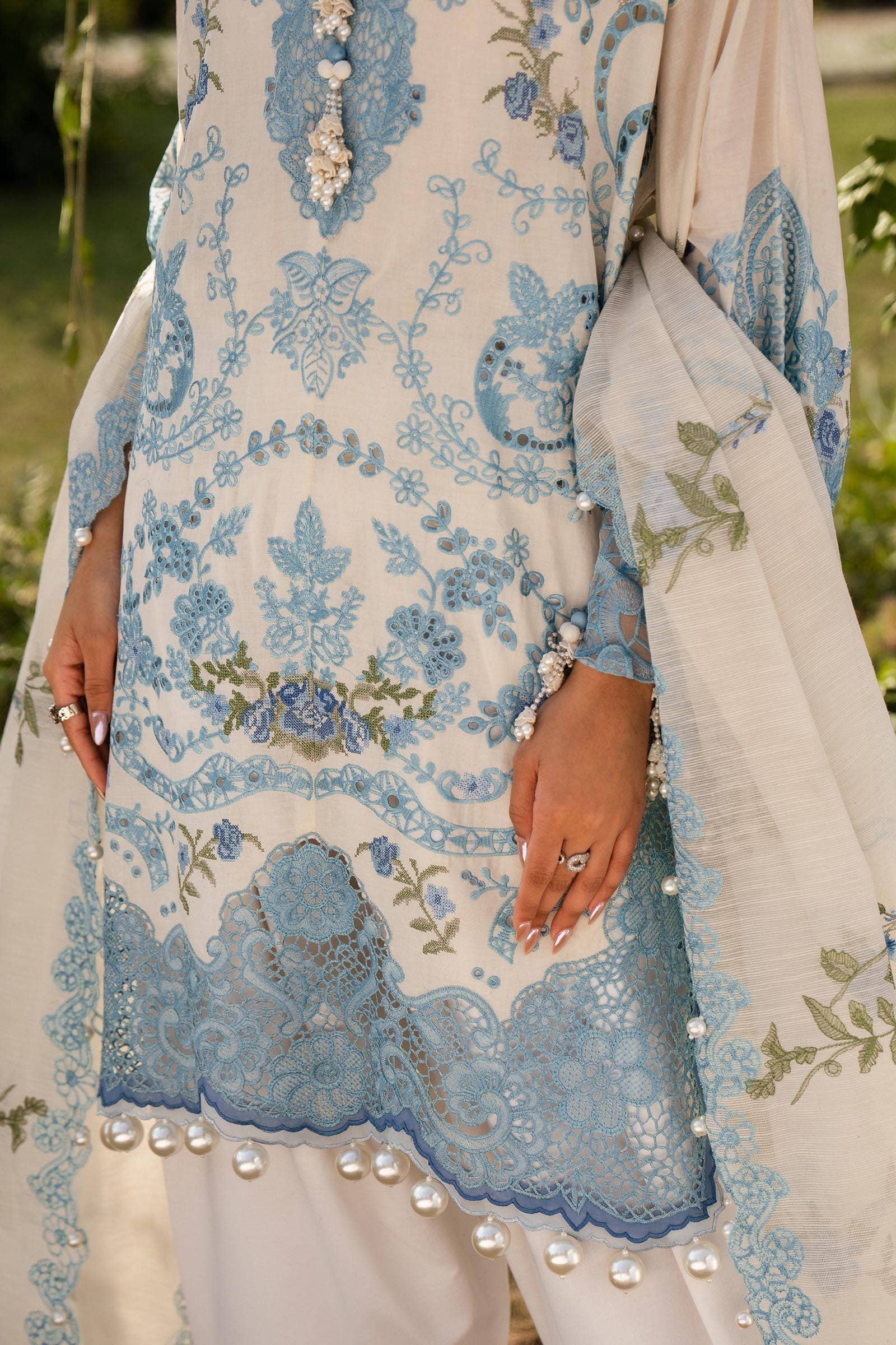 img_sana_safinaz_lawn_24_awwal_boutique
