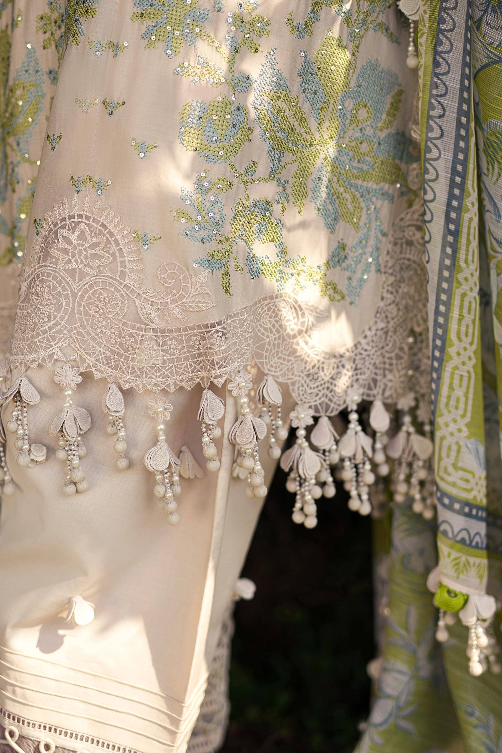 img_sana_safinaz_lawn_24_awwal_boutique