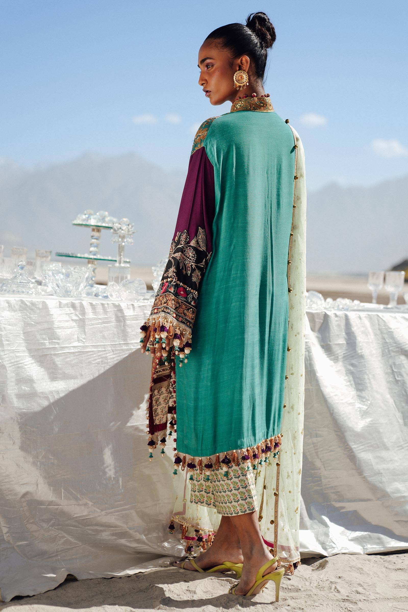 img_sana_safinaz_winter_shawl_collection_awwal_boutique