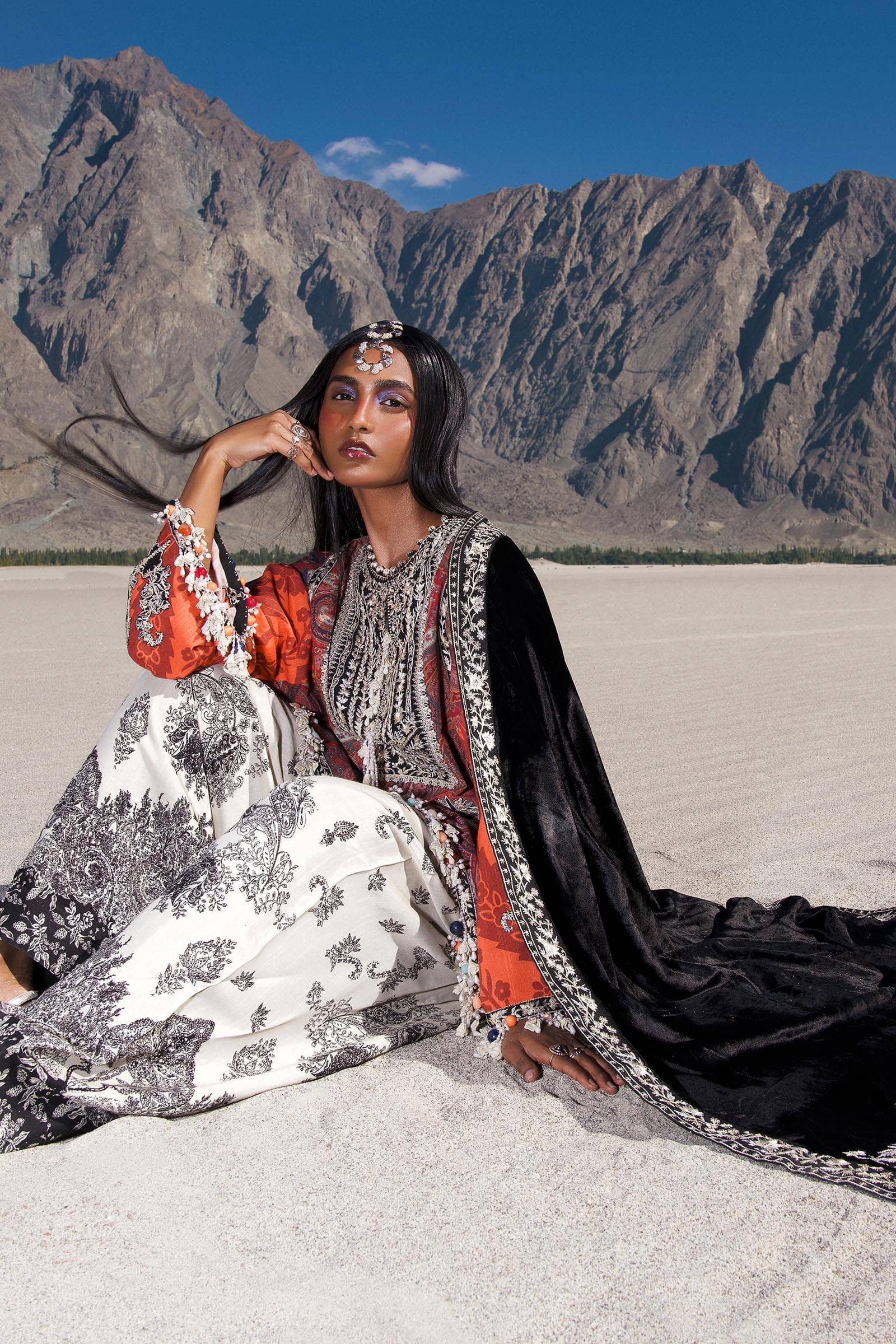 img_sana_safinaz_winter_shawl_collection_awwal_boutique