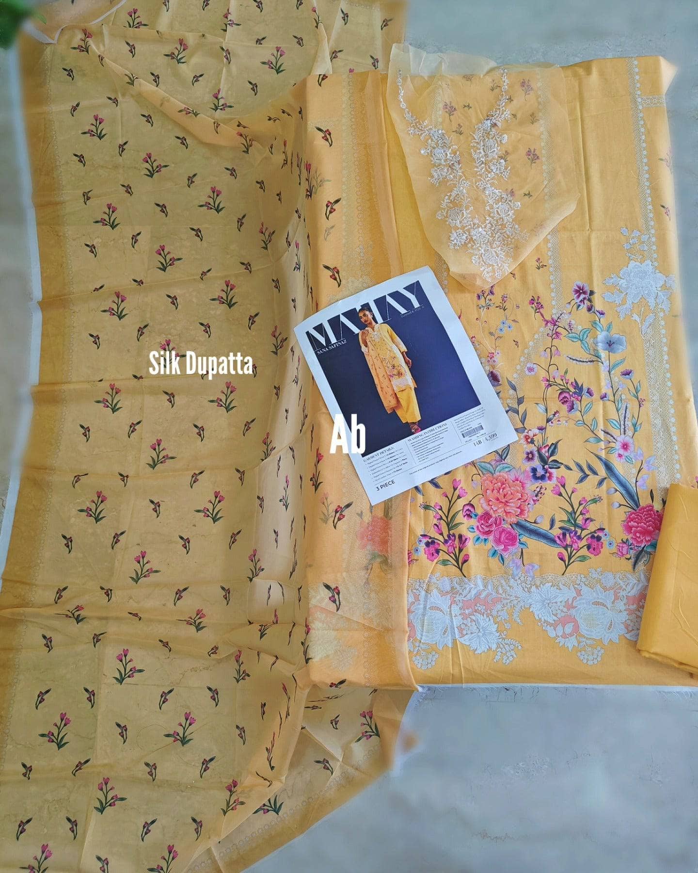 img_open_pic_sana_safinaz_mahay_lawn_awwal_boutique