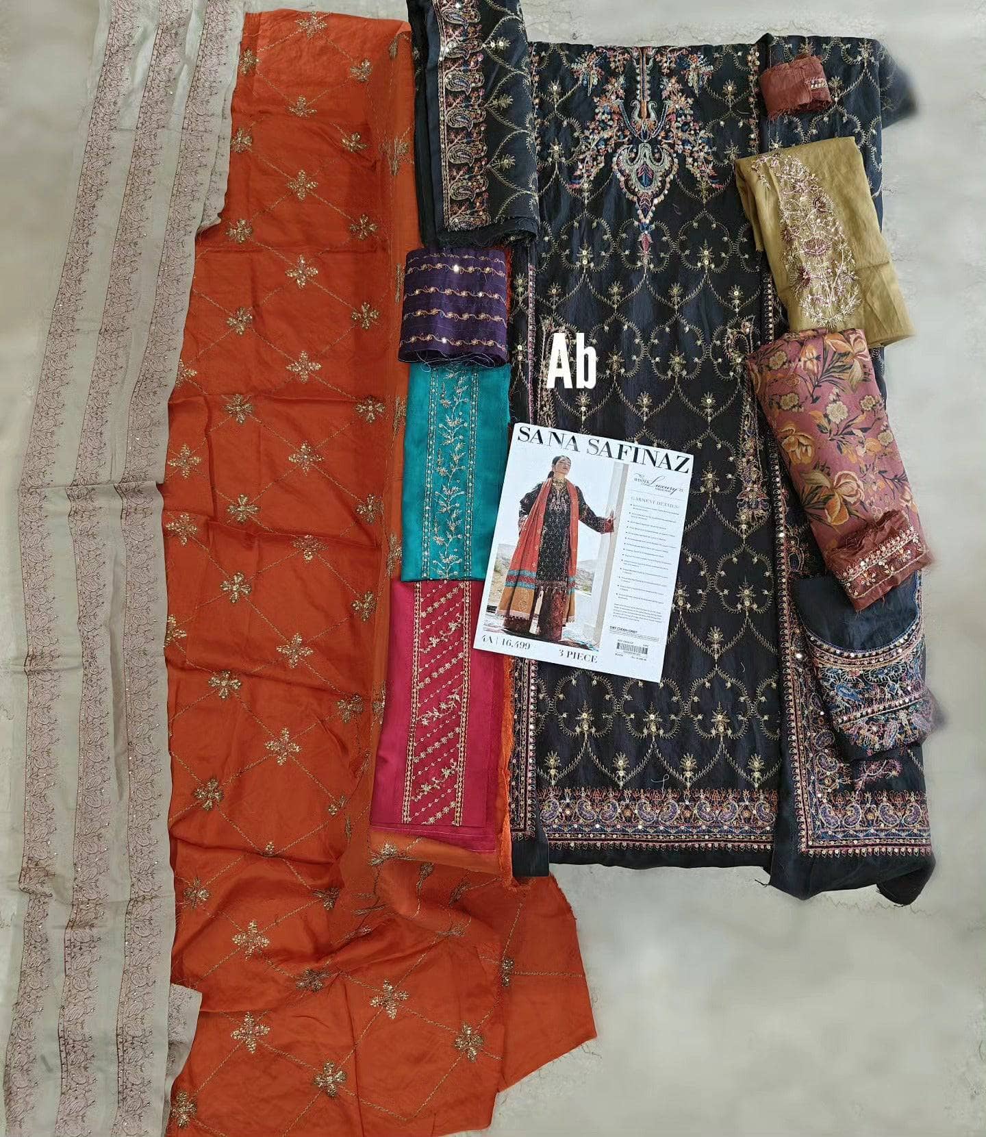 img_open_pic_sana_safinaz_winter_23_awwal_boutique