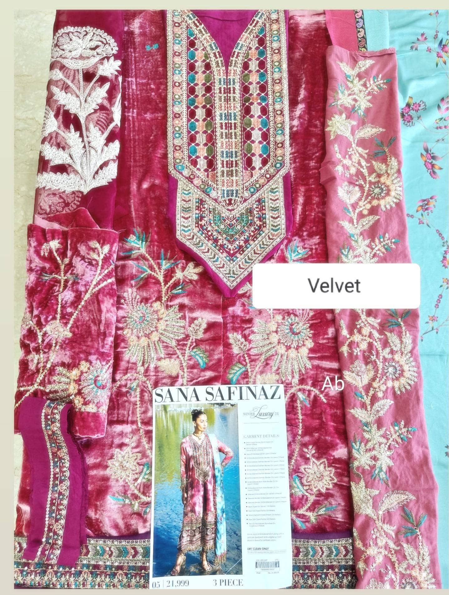 img_sana_safinaz_winter_shawls_velvet_awwal_boutique
