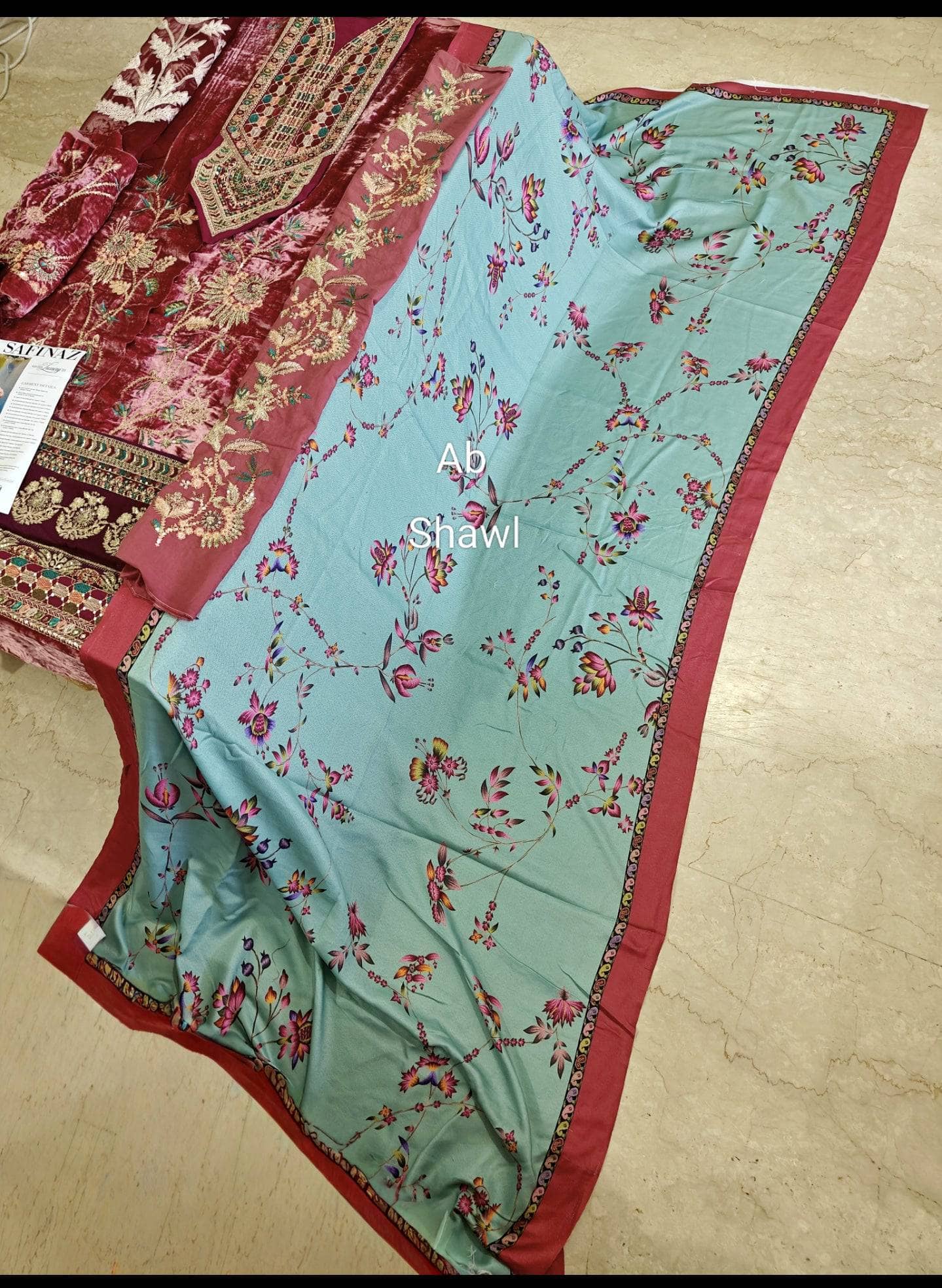 img_sana_safinaz_winter_shawls_velvet_awwal_boutique