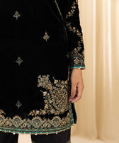 img_sapphire_velvet_suit_awwal_boutique