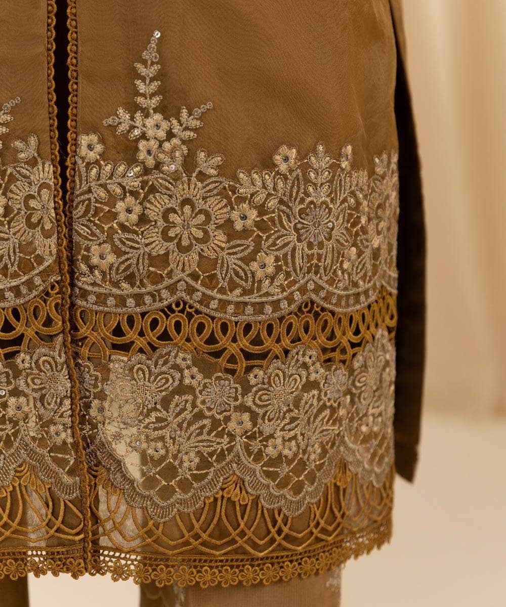 img_sapphire_velvet_suit_awwal_boutique