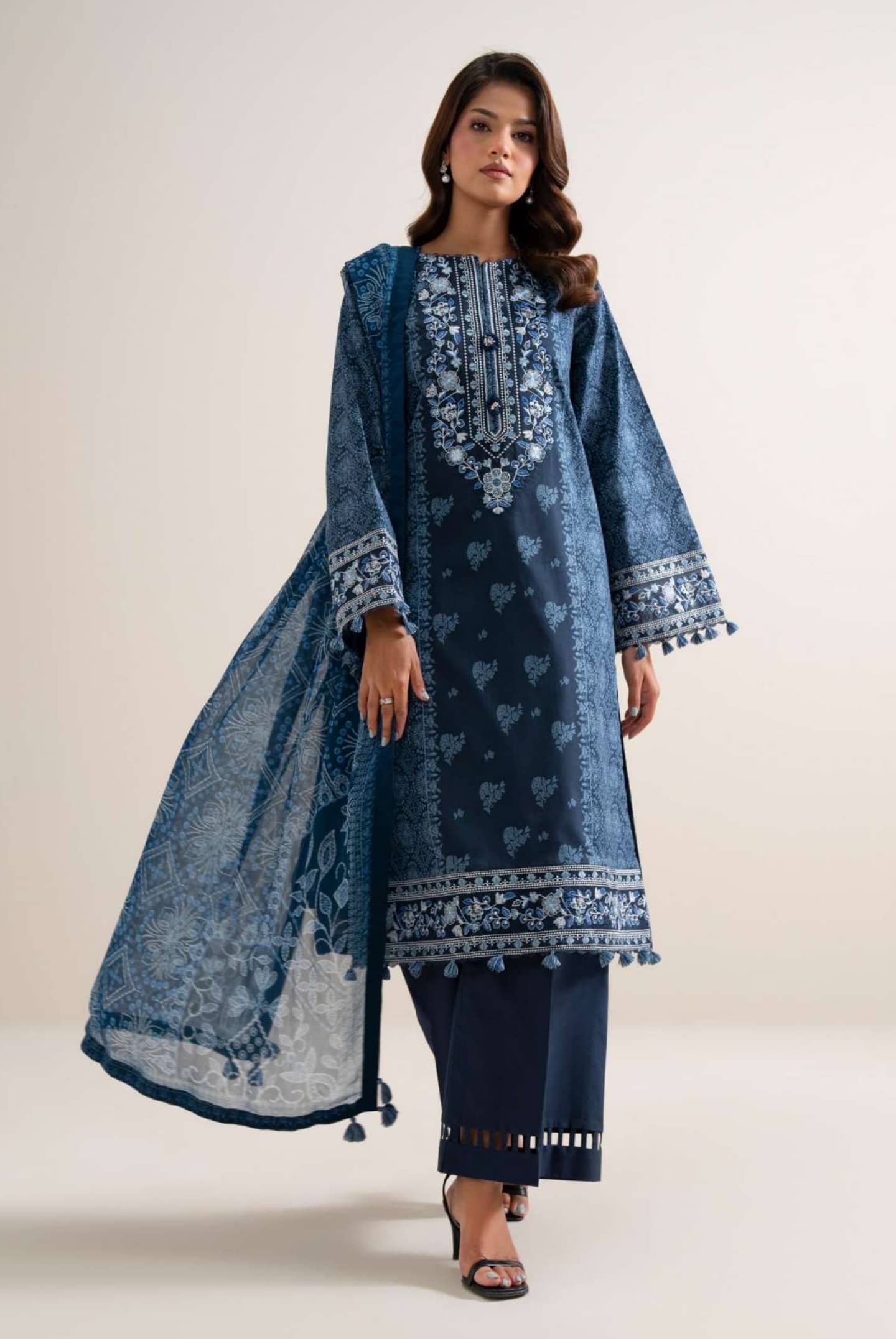 img_sapphire_lawn_awwal_boutique