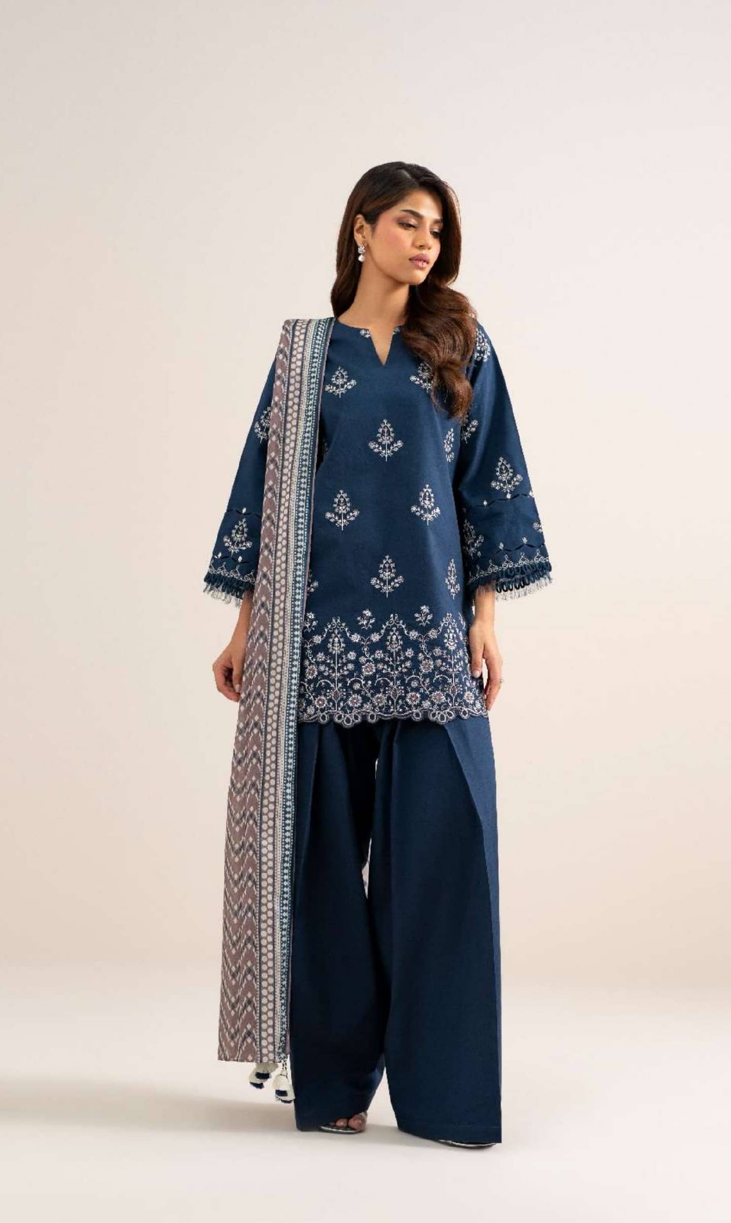 img_sapphire_lawn_26_awwal_boutique